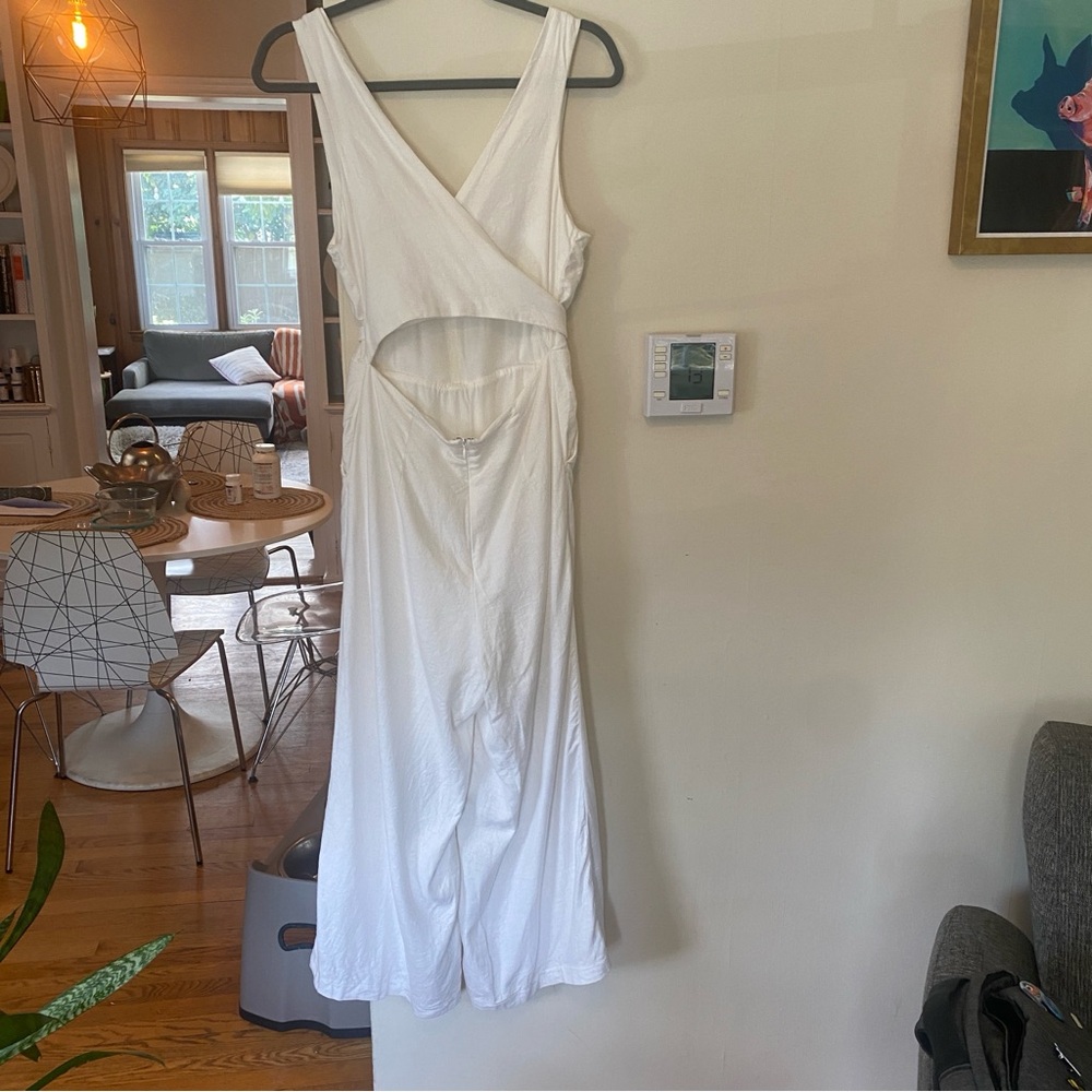 Open-Back Linen Jumpsuit - Picture 3 of 6
